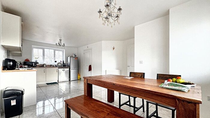 4 Bedroom Semi-Detached House To Rent In Hamilton Way, Bristol, BS14