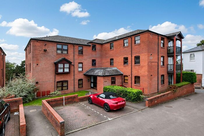 2 Bedroom Flat For Sale In Lansdowne Walk, Worcester, WR3