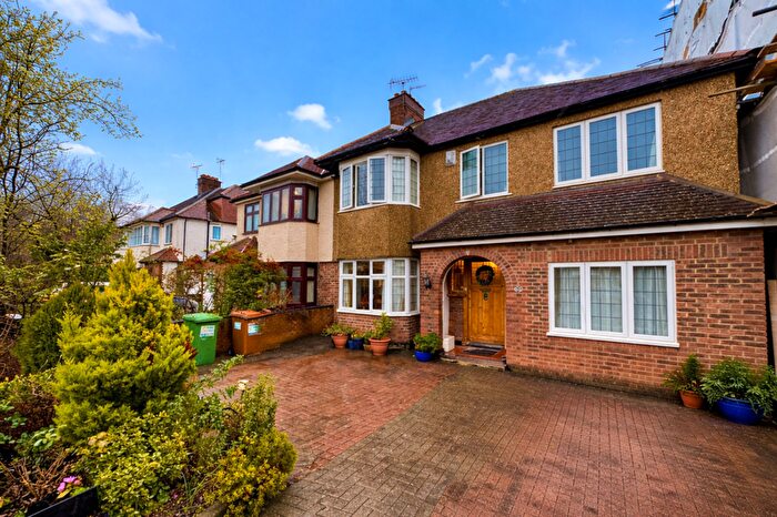 5 Bedroom House For Sale In Whitchurch Gardens, Edgware, HA8