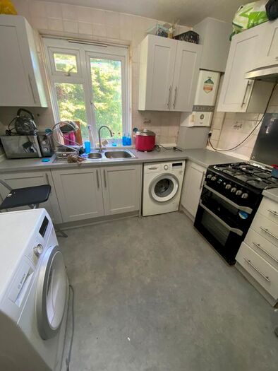 3 Bedroom Flat To Rent In Tamworth Lane, Mitcham, CR4