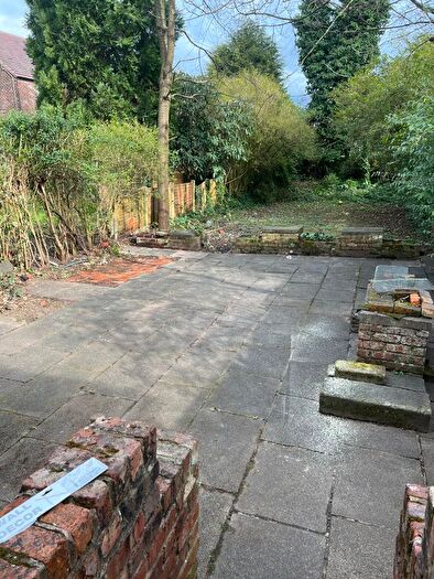 7 Bedroom Semi-Detached House To Rent In Alan Road, Manchester, M20