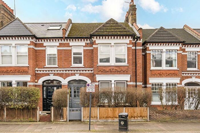 4 Bedroom Maisonette For Sale In Tooting Bec Road, Tooting, SW17