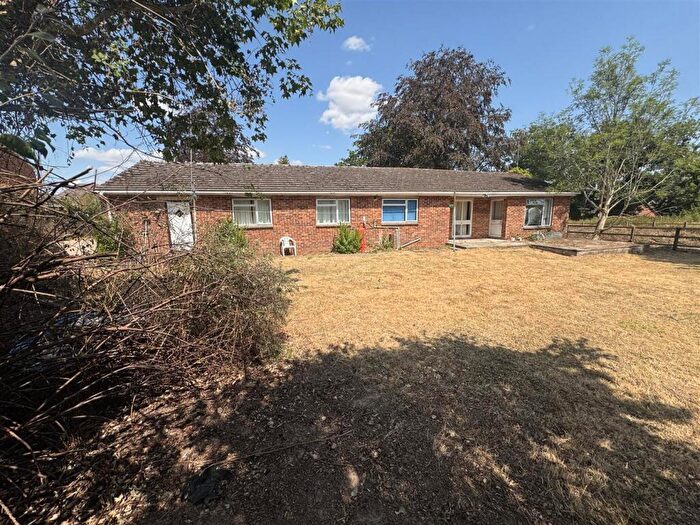 4 Bedroom Detached Bungalow For Sale In Southend Lane, Newent, GL18