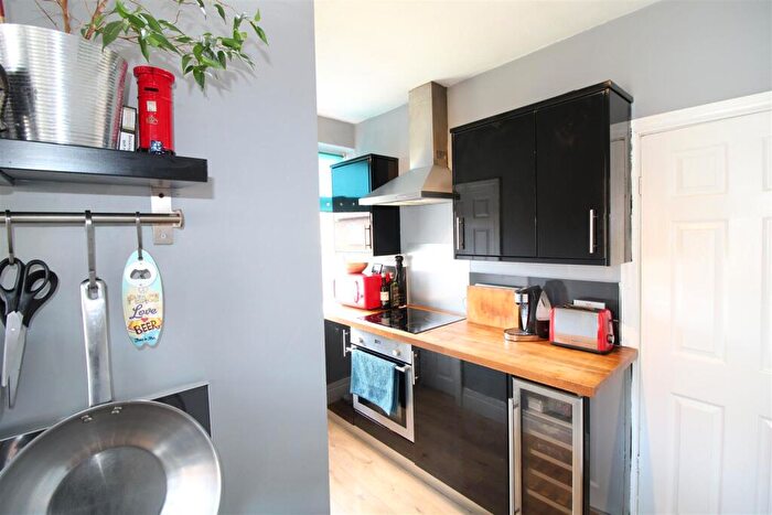 2 Bedroom Apartment To Rent In Marondale Avenue, Walkerdene, Newcastle Upon Tyne, Tyne & Wear, NE6