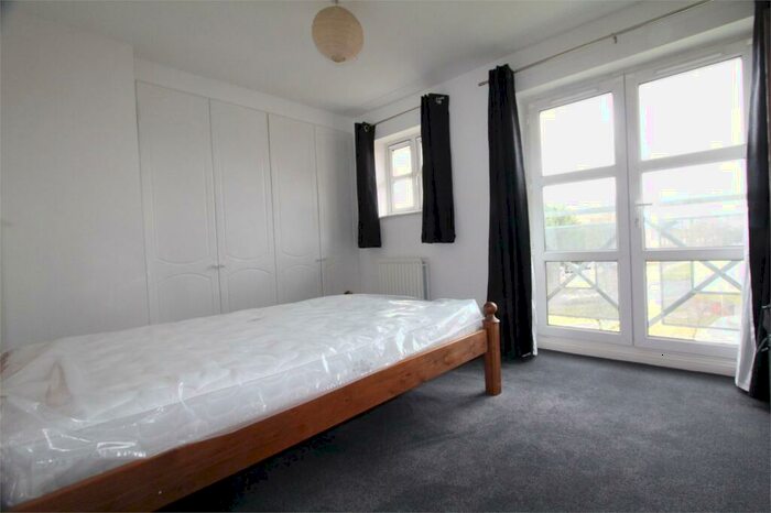 2 Bedroom Apartment To Rent In De Havilland Road, Edgware, HA8