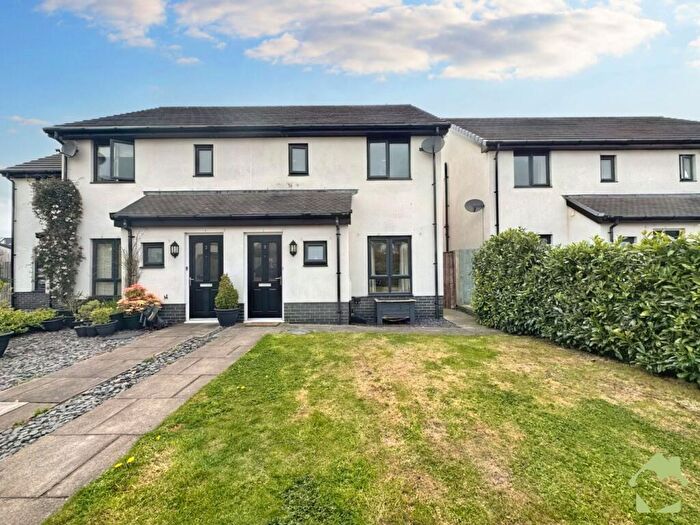 3 Bedroom Semi-Detached House For Sale In Pincroft Close, Catterall, PR3