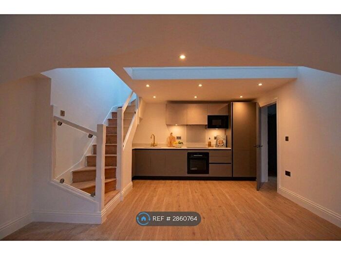 1 Bedroom Flat To Rent In Barrington Road, Altrincham, WA14