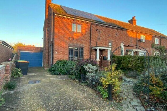 2 Bedroom End Of Terrace House To Rent In Oakley Road, Bedford, MK43