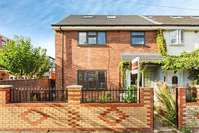 4 Bedroom Detached House For Sale In Grosvenor Road, Leyton, E10