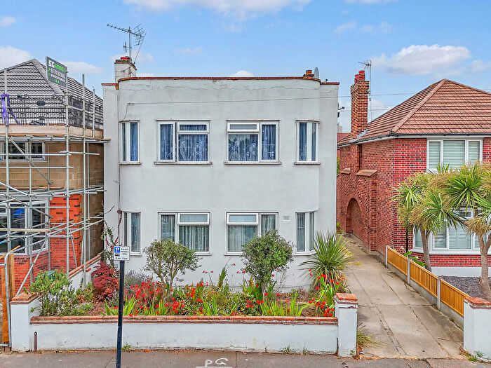2 Bedroom Apartment For Sale In St. Johns Road, Westcliff-on-Sea, SS0