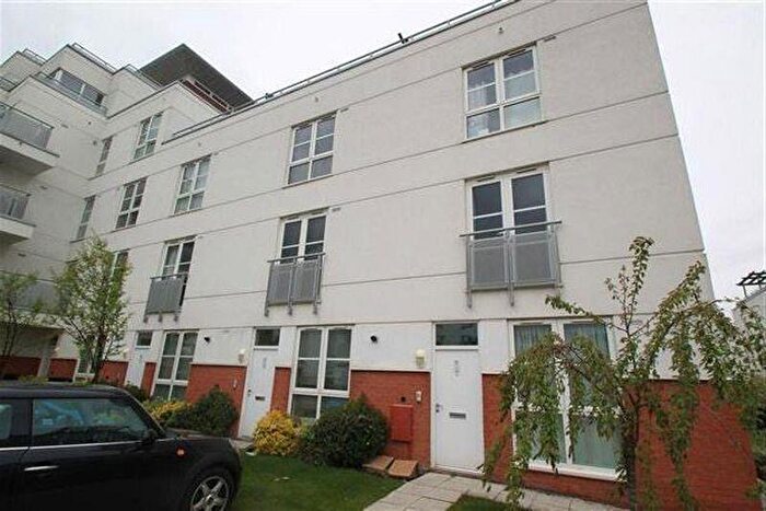 4 Bedroom End Of Terrace House For Sale In Woodford Road, Leicester, LE2