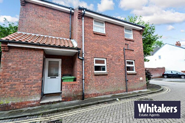 2 Bedroom Flat To Rent In Grove Hill, Hessle, Hull, HU13