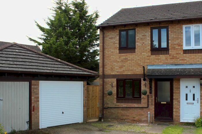 2 Bedroom End Of Terrace House To Rent In Spindleside, Bicester, OX26