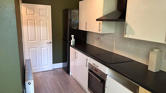 2 Bedroom Flat To Rent In Brighton Road, Hooley, Coulsdon, CR5