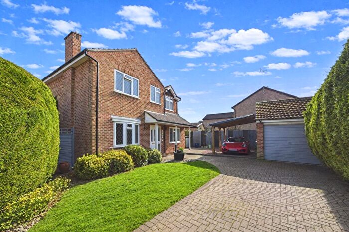 4 Bedroom Detached House For Sale In Apple Close, Tilehurst, Reading, Berkshire, RG31