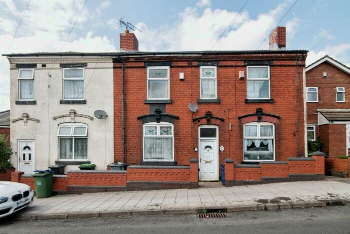 3 Bedroom Terraced House For Sale In Wood Lane, West Bromwich, B70