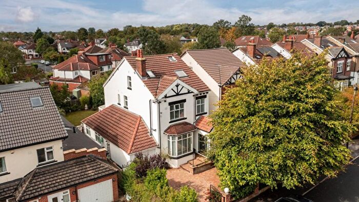 6 Bedroom Detached House For Sale In Talbot Road, Roundhay, LS8