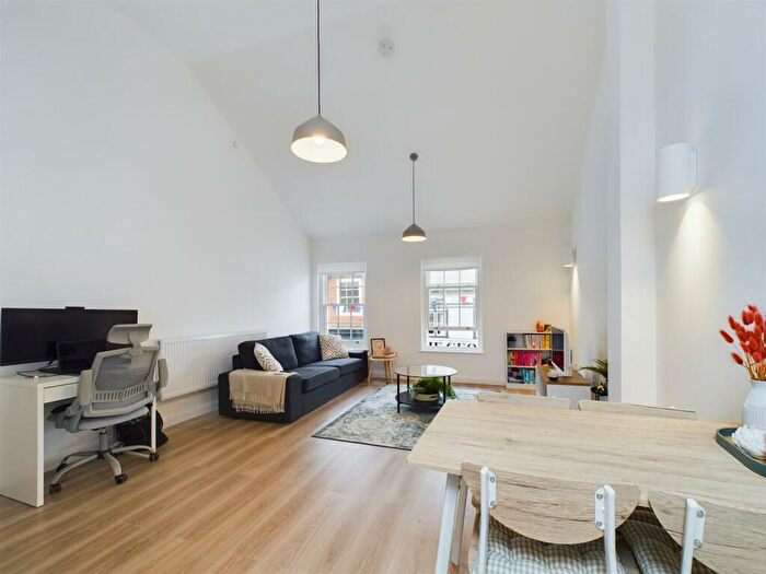 1 Bedroom Flat To Rent In Bucklersbury, Hitchin, SG5