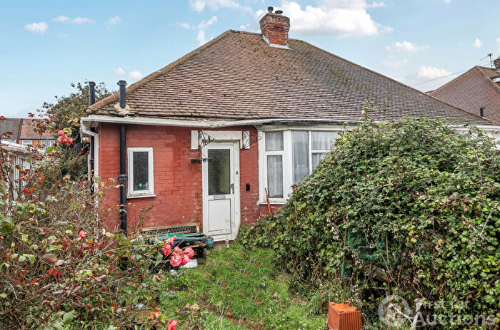 2 Bedroom Bungalow For Sale In Fairhome Close, Gosport, Hampshire, PO12
