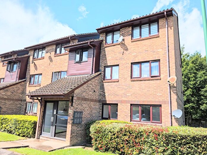 2 Bedroom Flat To Rent In Newbridge Close, Broadbridge Heath, RH12