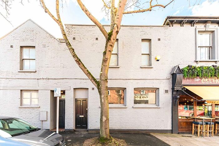 3 Bedroom Flat To Rent In Elleray Road, Teddington, TW11