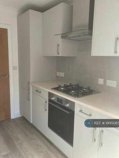 1 Bedroom Flat To Rent In Mc Fadden Court, East Finchley, N2