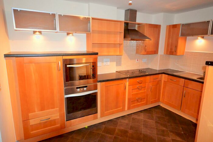 3 Bedroom Flat To Rent In Royal Plaza, Westfield Terrace, Sheffield, S1