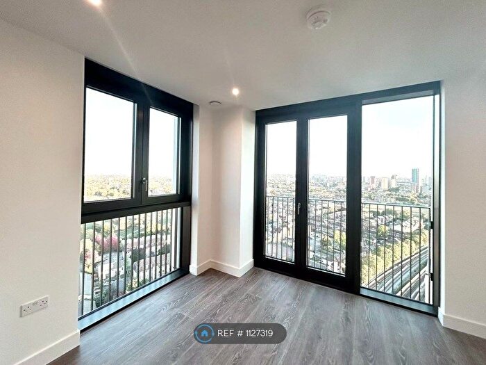 2 Bedroom Flat To Rent In Menara Point, London, E16