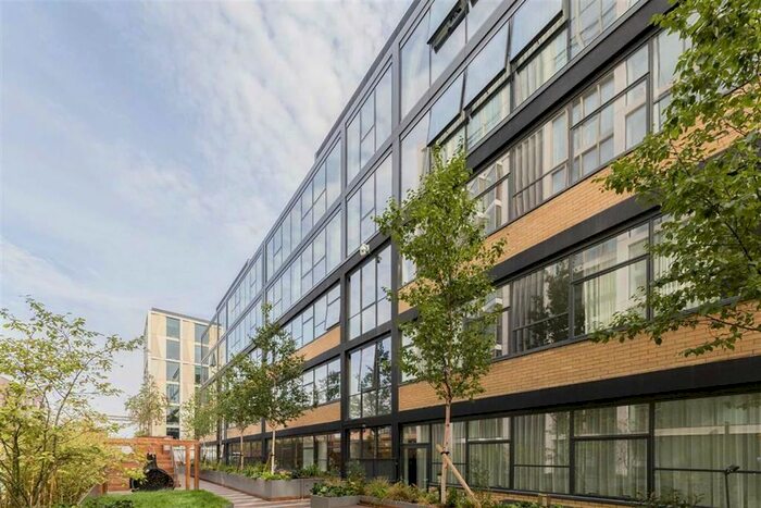 2 Bedroom Flat To Rent In Long Street, London, E2