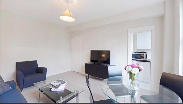 1 Bedroom Flat To Rent In Hill Street, Mayfair, W1J