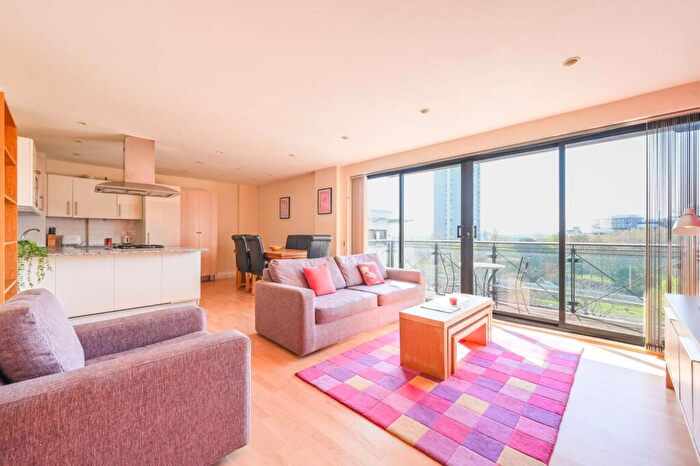 2 Bedroom Flat To Rent In Ocean Wharf, Canary Wharf, London, E14