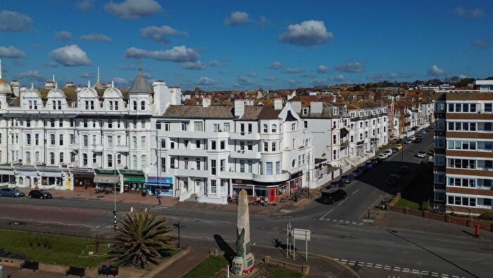 3 Bedroom Flat For Sale In Marina, Bexhill-On-Sea, TN40
