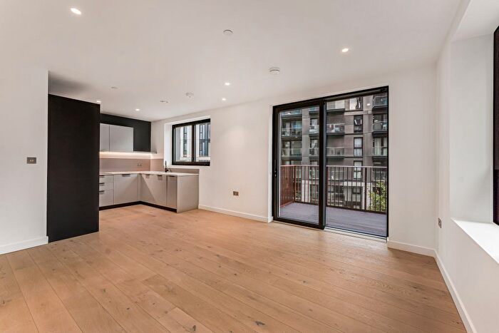 1 Bedroom Flat For Sale In Peninsula Gardens, Greenwich Peninsula, London, SE10