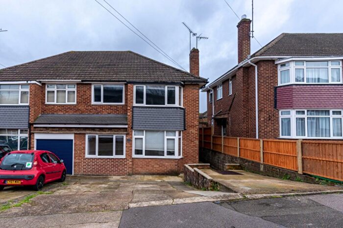 4 Bedroom Semi-Detached House To Rent In Kennard Close, Rochester, Kent, ME1