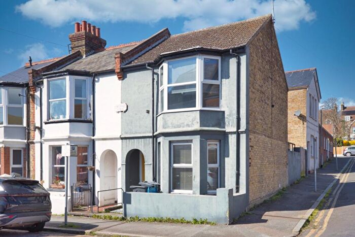 2 Bedroom End Of Terrace House For Sale In Dundonald Road, Broadstairs, CT10