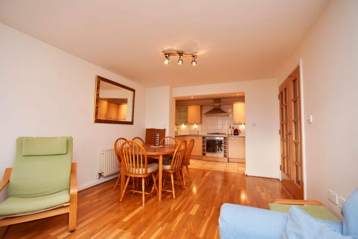 2 Bedroom Flat To Rent In Poynders Road, London, SW4