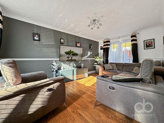 3 Bedroom End Of Terrace House For Sale In Newburgh Road, Grays, RM17