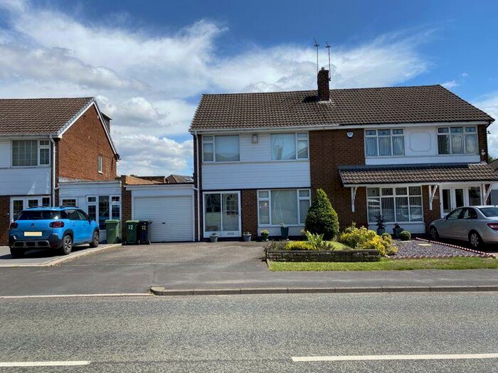 3 Bedroom Semi-Detached House To Rent In Northway, Sedgley, DY3