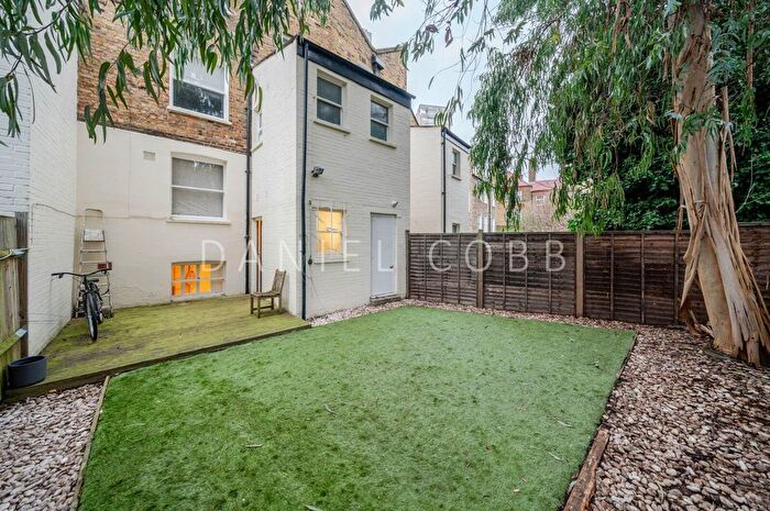 2 Bedroom Flat For Sale In Kennington Lane, London, SE11