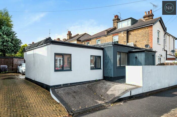 2 Bedroom Apartment To Rent In Eastwood Road, South Woodford, London, E18