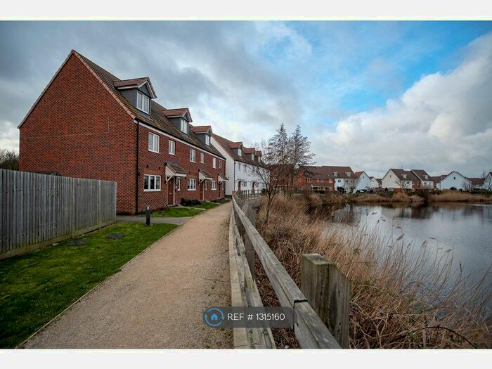 4 Bedroom Terraced House To Rent In Ellingham View, Dartford, DA1