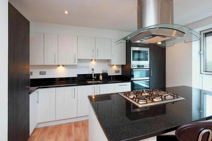 2 Bedroom Flat To Rent In Croham Valley Road, South Croydon, Surrey, CR2