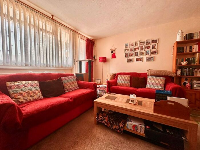 2 Bedroom Flat For Sale In Fletching Road, Eastbourne, BN22