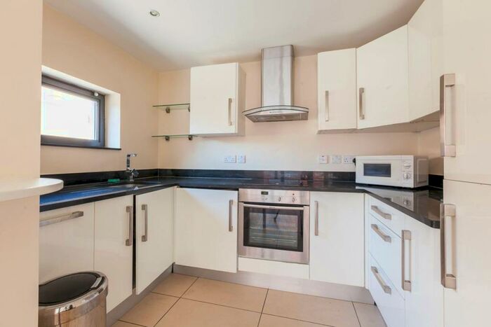 2 Bedroom Flat To Rent In Waterson Street, Shoreditch, London, E2