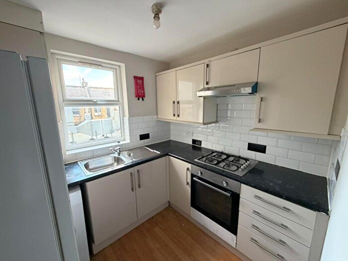 3 Bedroom Flat To Rent In Hoe Street, E17