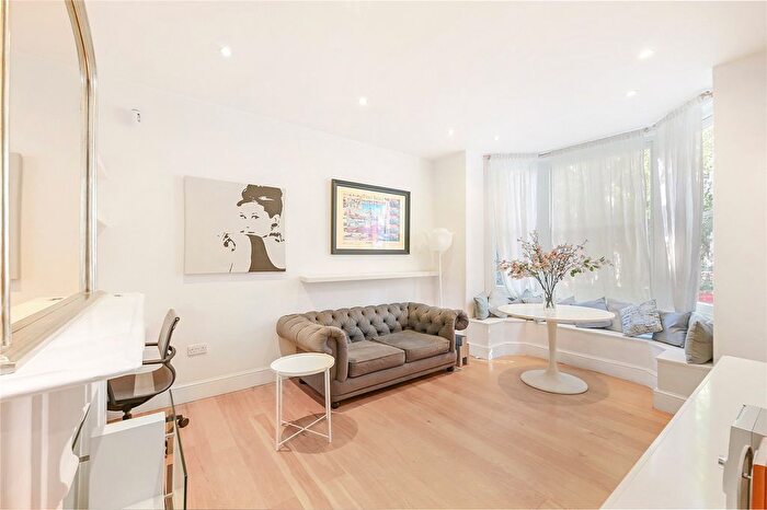 2 Bedroom Flat To Rent In Prince Of Wales Drive, Battersea, London, SW11