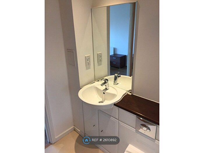 2 Bedroom Flat To Rent In Bush House, London, SE18