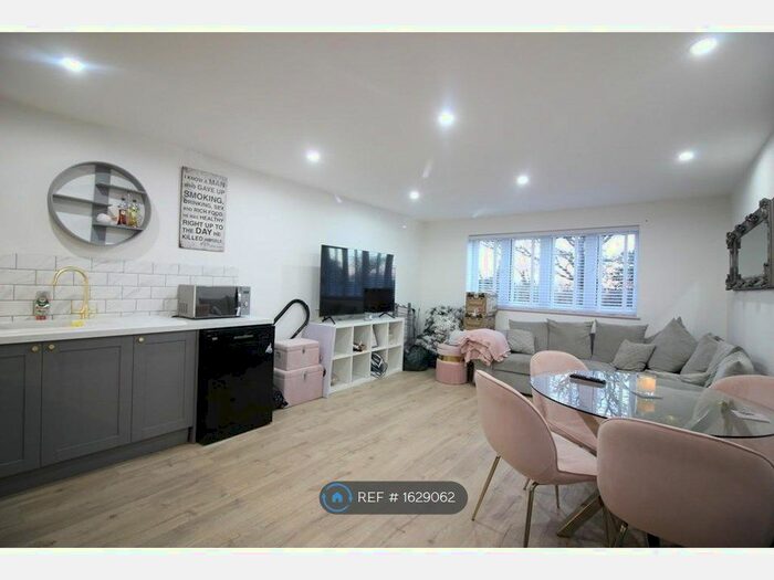 1 Bedroom Flat To Rent In Commonside Road, Harlow, CM18