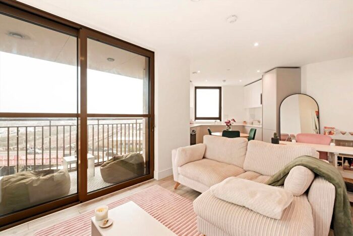 2 Bedroom Flat For Sale In Goodhall Street, Willesden Junction, NW10