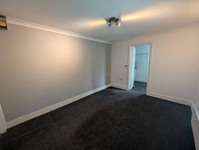 Studio To Rent In St. Vincents Road, Westcliff-On-Sea, SS0